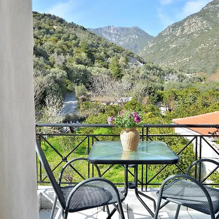 Apartahotel Kapougiati 3*